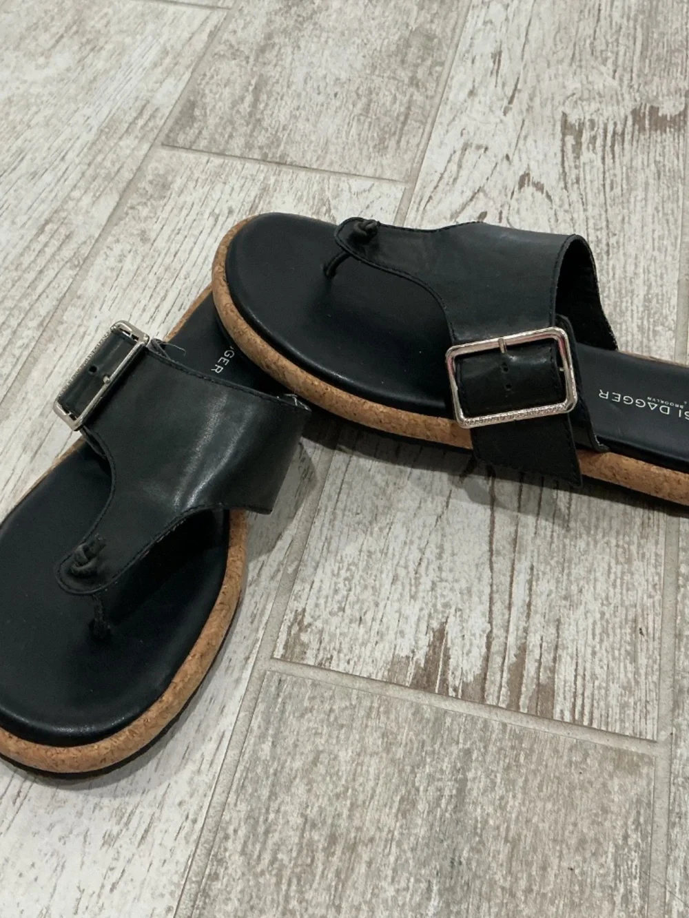 Kelsi Dagger leather thong sandals black  size 8.5